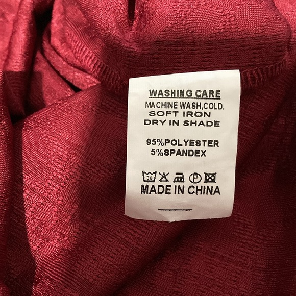 Vanfany Burgundy V Neck, Long Sleeve Top. Size M - Picture 11 of 11